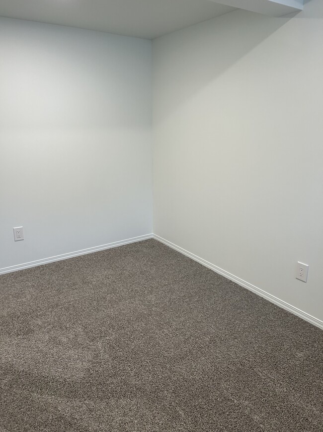 Building Photo - 5919-5119 119 Ave