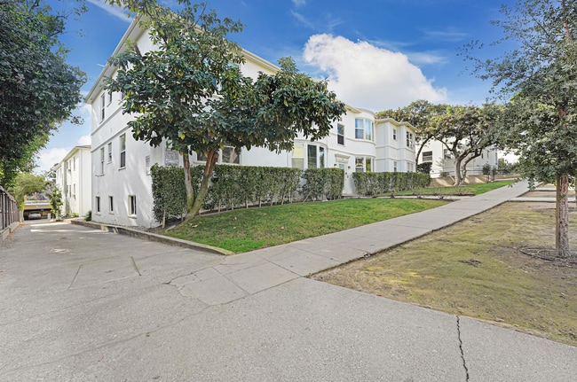 Building Photo - 3314 Rowena Ave