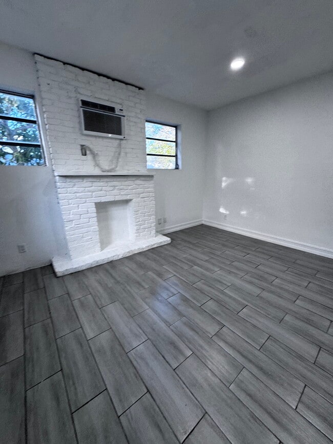 Building Photo - 841 NW 116th Ter