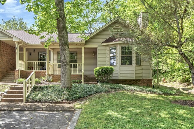 Building Photo - 816 Beazer Ln