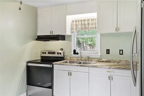 Foto del edificio - 700 Woodmont Cir