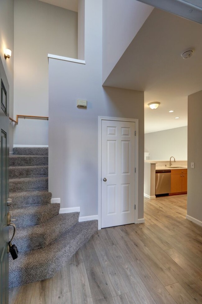 Foto del edificio - Beautiful 3bd, 2.5ba Townhome available in...