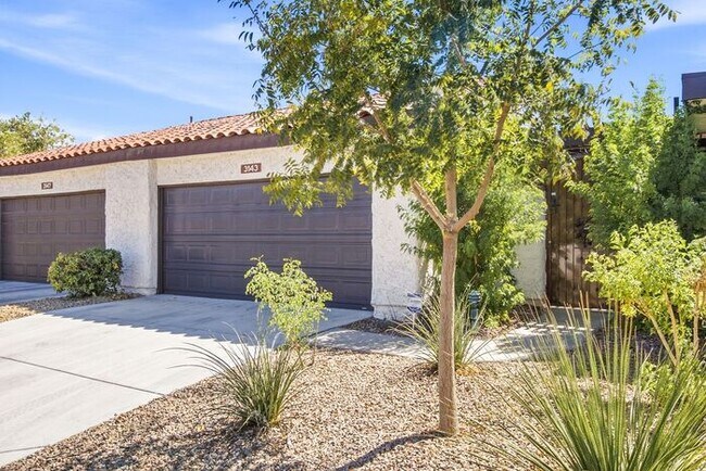 Foto del edificio - Gated 3-Bedroom Townhome with Fireplace, Patio & 2-Car Garage