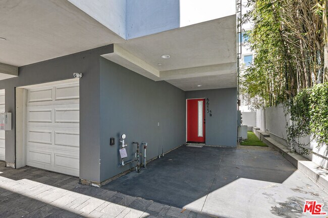 Foto del edificio - 6611 Leland Way