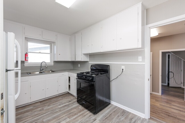 Building Photo - 1025 Whitaker Dr