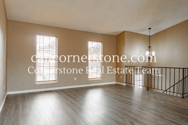 Foto del edificio - 2570 Clarendon Dr