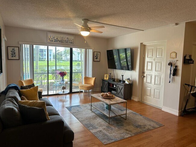 Building Photo - 1102 Green Pine Blvd