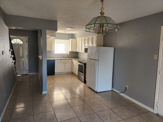 Foto del edificio - 1321 Rosewood Hills Dr