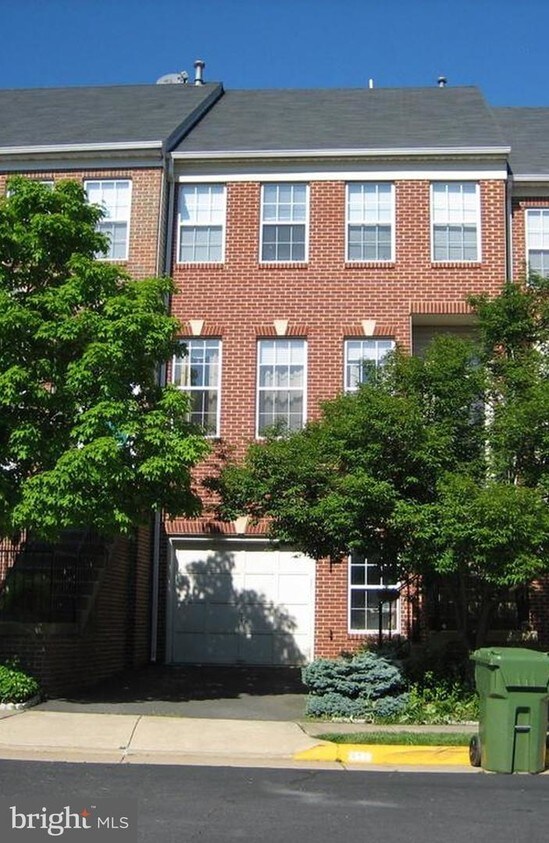 2589 James Madison Cir, Herndon, VA 20171 Townhouse for Rent in