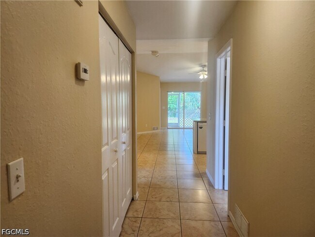 Foto del edificio - 415 NE 25th Ave