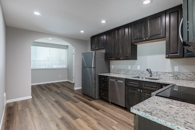 Foto del edificio - 2013 Columbia Blvd