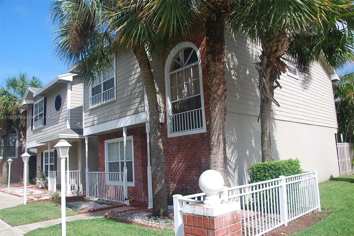Foto principal - 3661 NW 122nd Terrace