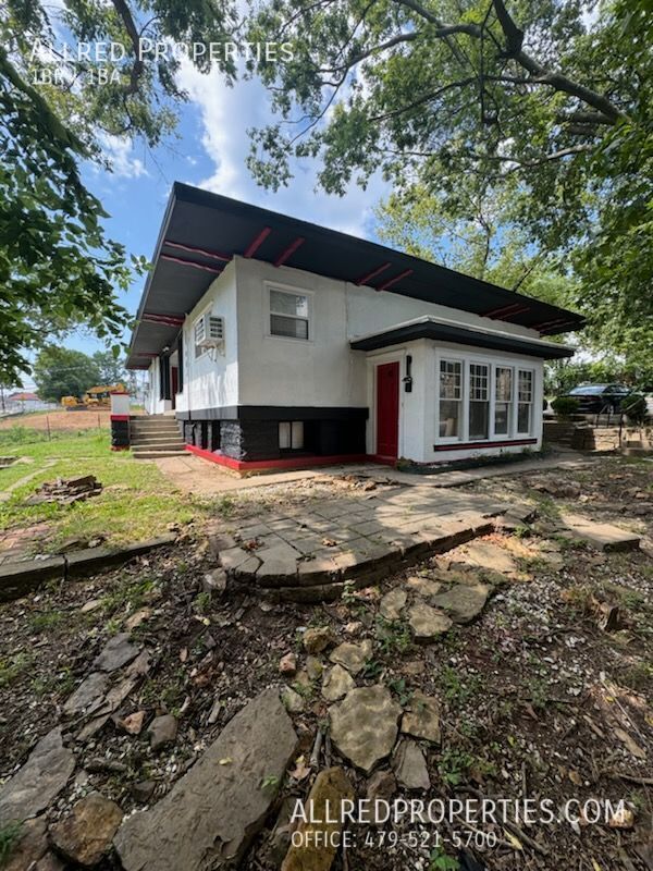 Building Photo - 621 N Leverett-6