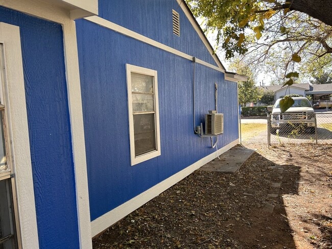 Building Photo - 2309 SW I Ave