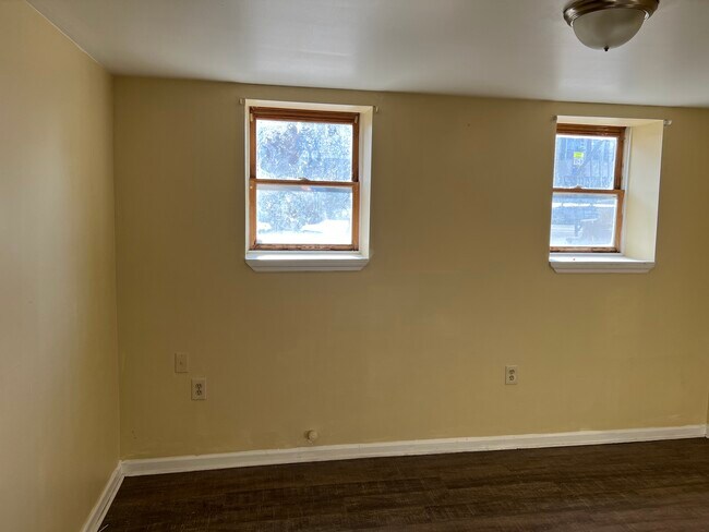 Building Photo - 609 Clinton Ave