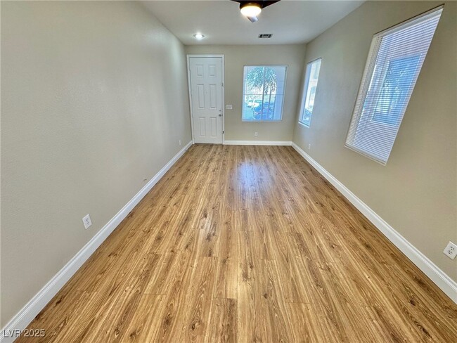 Building Photo - 10992 Scotch Rose St