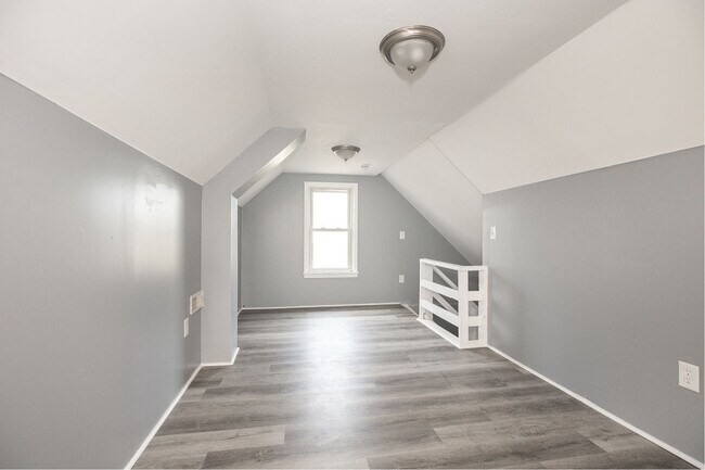 Building Photo - 2832 E 125th St