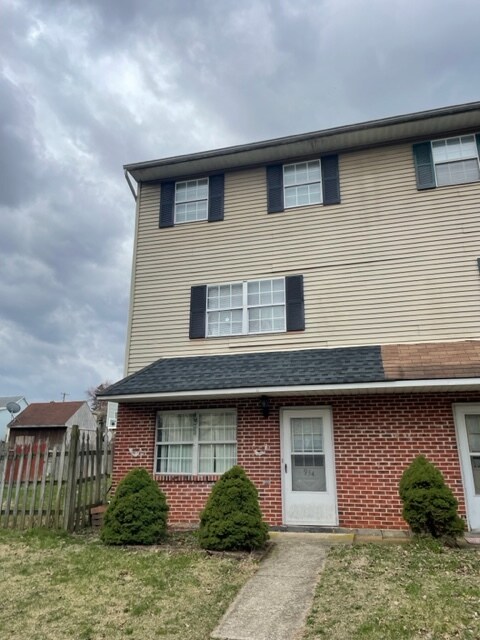Primary Photo - 934 S Armour St