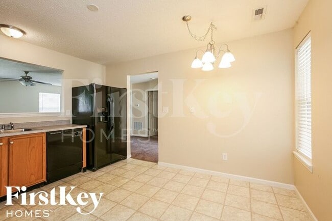 Building Photo - 15466 Dusty Trail