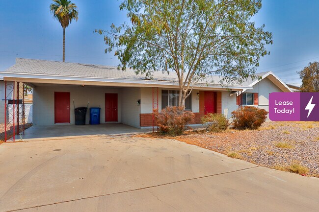 Building Photo - 429 N Saguaro