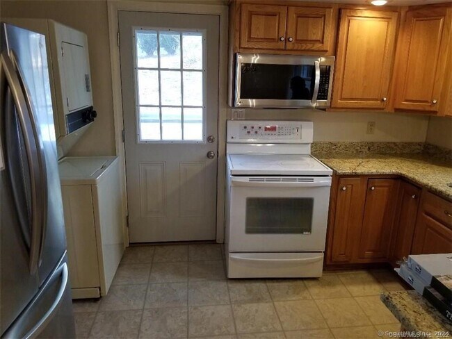 Building Photo - 36 Woodcrest Dr