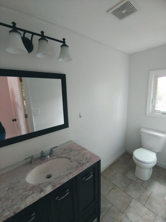 Building Photo - 124 Bridgeport Ave, #1
