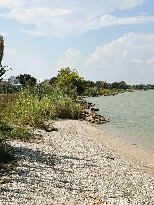 Foto del edificio - 302 Shoreacres Blvd