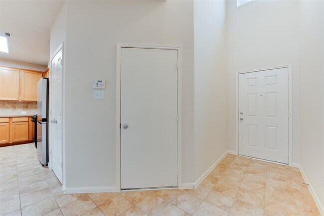 Building Photo - 13023 Jasmine Park Ln