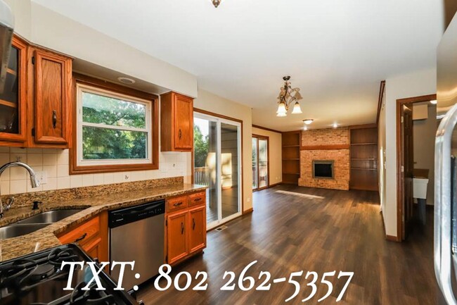 Building Photo - 2527 Leach Dr