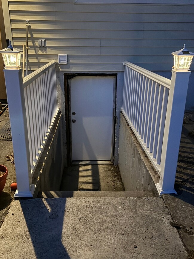 Building Photo - 523 N 400 E