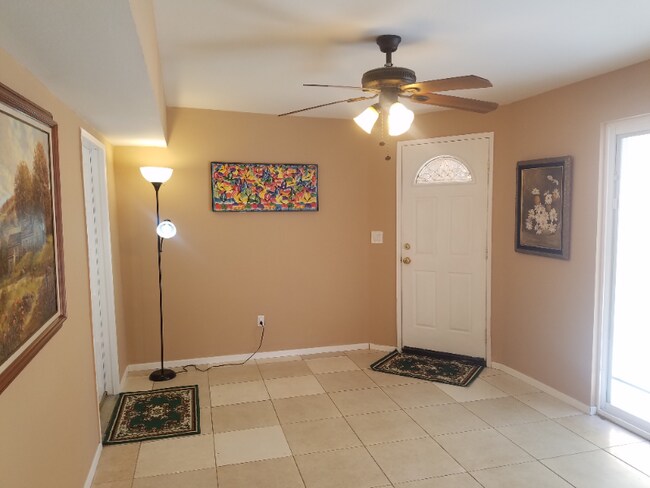 Foto del edificio - 213 N Helena St