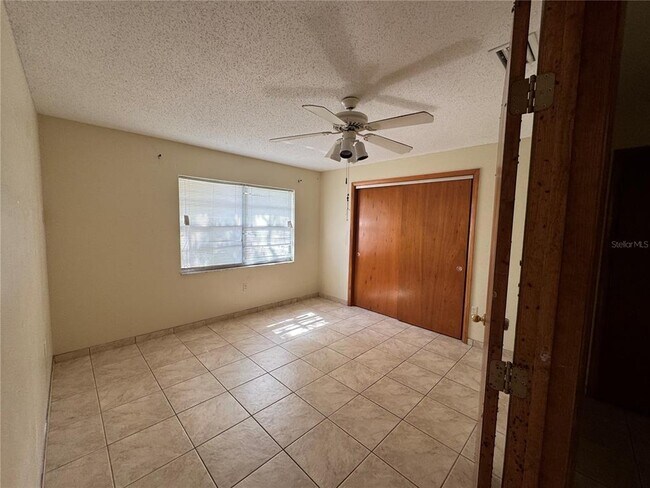 Foto del edificio - 307 N Lake Reedy Blvd