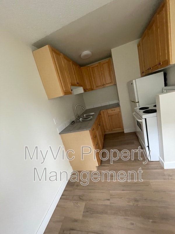 Building Photo - 10040-10154 154 St