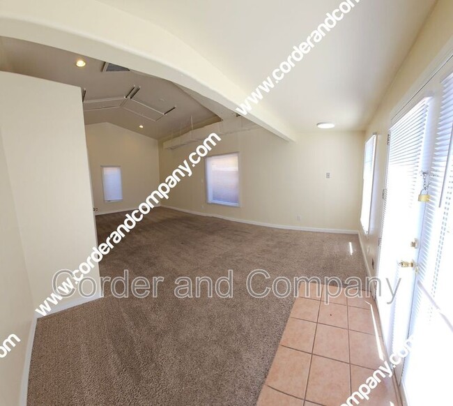 Foto del edificio - 2461 Consuelo Ln NW