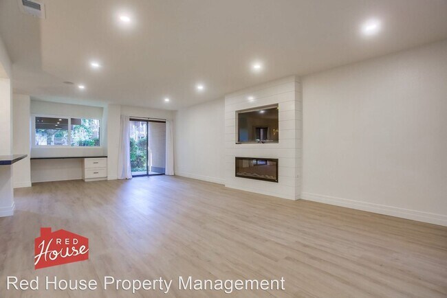 Foto del edificio - 2 br, 2 bath House - 4009 Canario St. #D