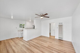 Building Photo - 105 Avenida Rosa