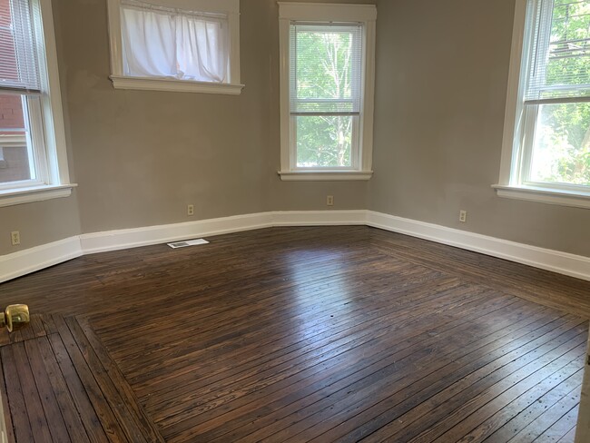 Bedroom - 2560 Ingleside Ave