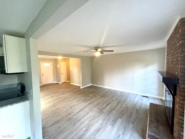 Foto del edificio - 3 br, 2 bath House - 518 Platinum St