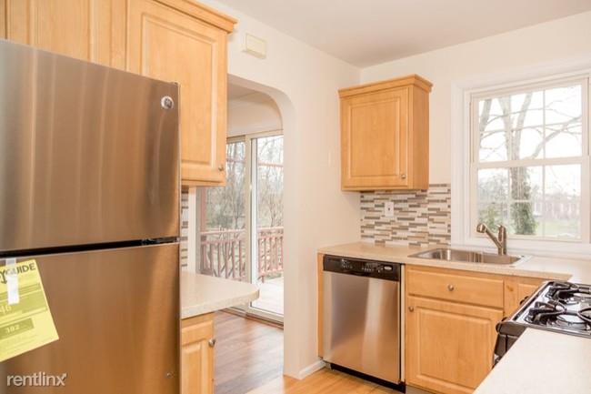 Foto del edificio - 2 br, 2 bath Townhome - 46 Elkan Rd