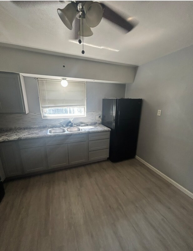 Foto del edificio - 924 Elias Ave