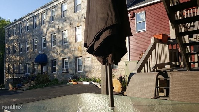 Foto del edificio - 1 br, 1 bath Apartment - 3 COOK ST 34 Unit 34