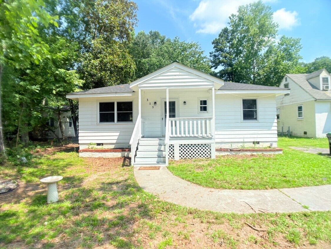 Foto principal - Newly renovated 3 bedroom ranch