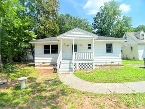 Building Photo - 315 Roland St