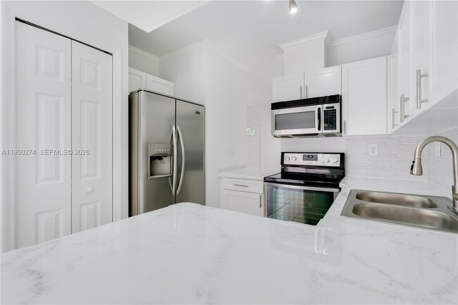 Building Photo - 9481 SW 78th Ave