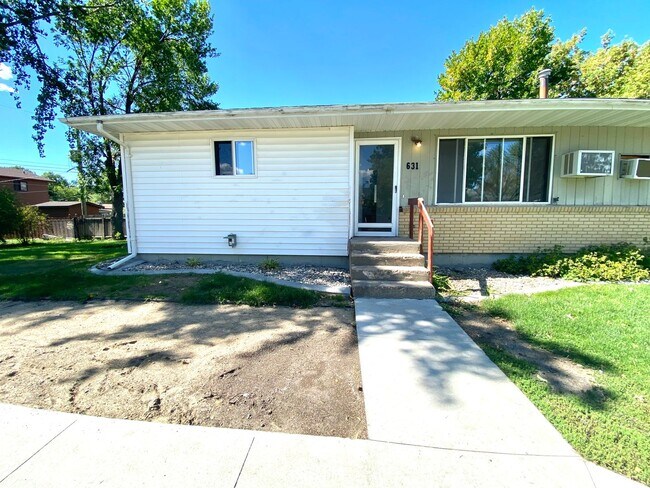 Building Photo - 2 Bedroom Duplex