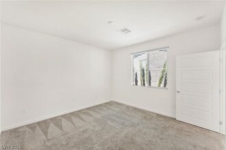 Building Photo - 9398 Noble Fir Rdg Ave