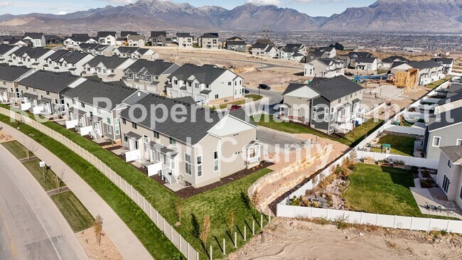 Foto del edificio - Brand New Townhome