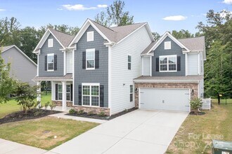 Building Photo - 1076 Thoroughbred Dr.