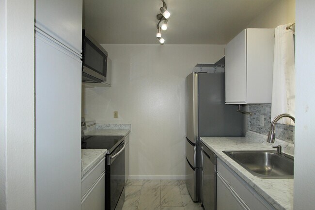 Building Photo - 92-1021-1021 Nou St