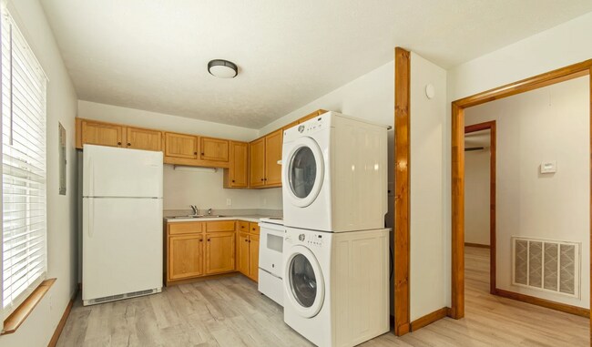 Building Photo - 1208 Coreland Dr